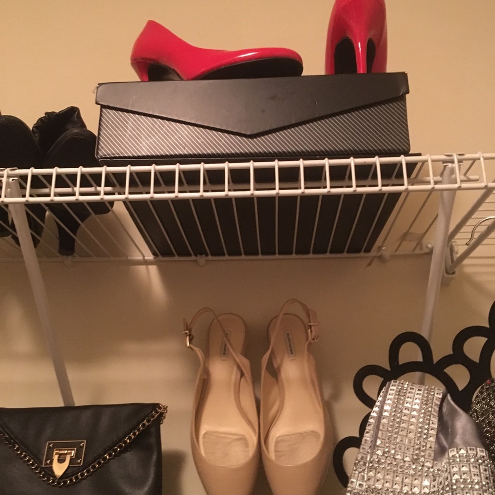 Red pumps